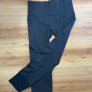 charcoal cropped lululemon leggings!